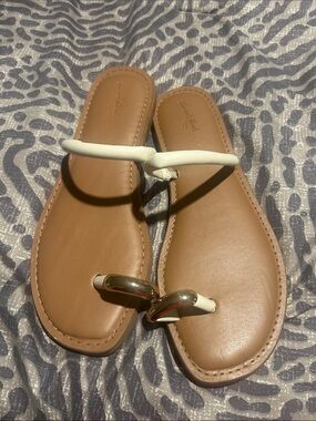 Universal Thread White Toe-Ring Sandals with Gold Loop Accent